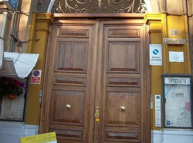 Domus Solis San Pietro בית הארחה *